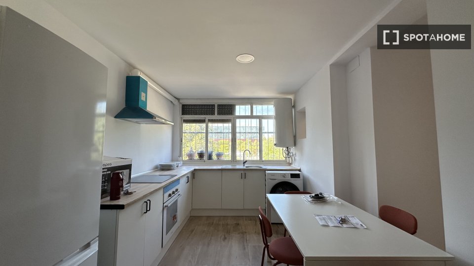 Double room Valencia, 4 beds, 74m² — photo 40