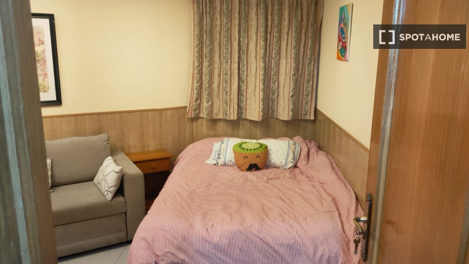 Double room Madrid, 2 beds — photo 12