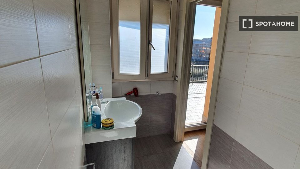 Double room Rome, 3 beds — photo 34