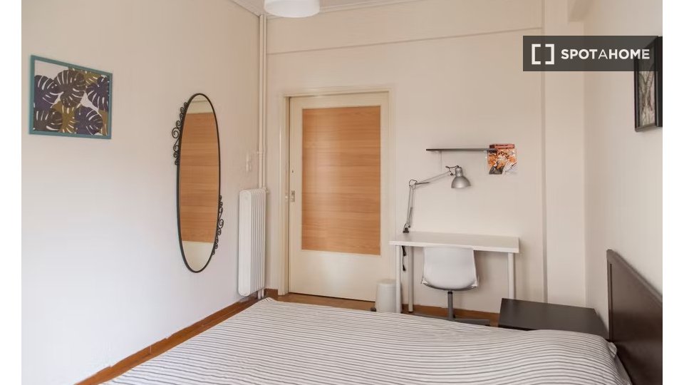 Double room Athens, 5 beds — photo 11
