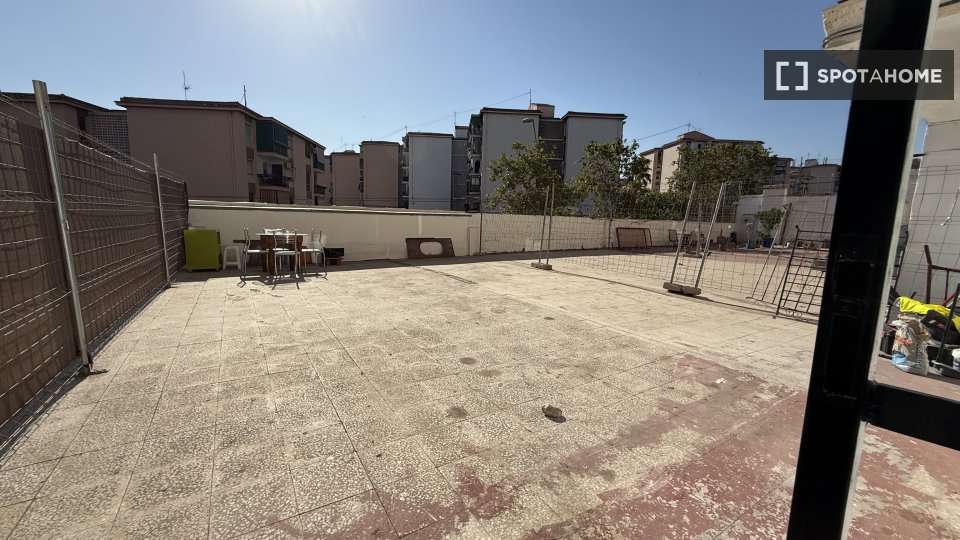 Double room Alicante, 3 beds, 70m² — photo 4