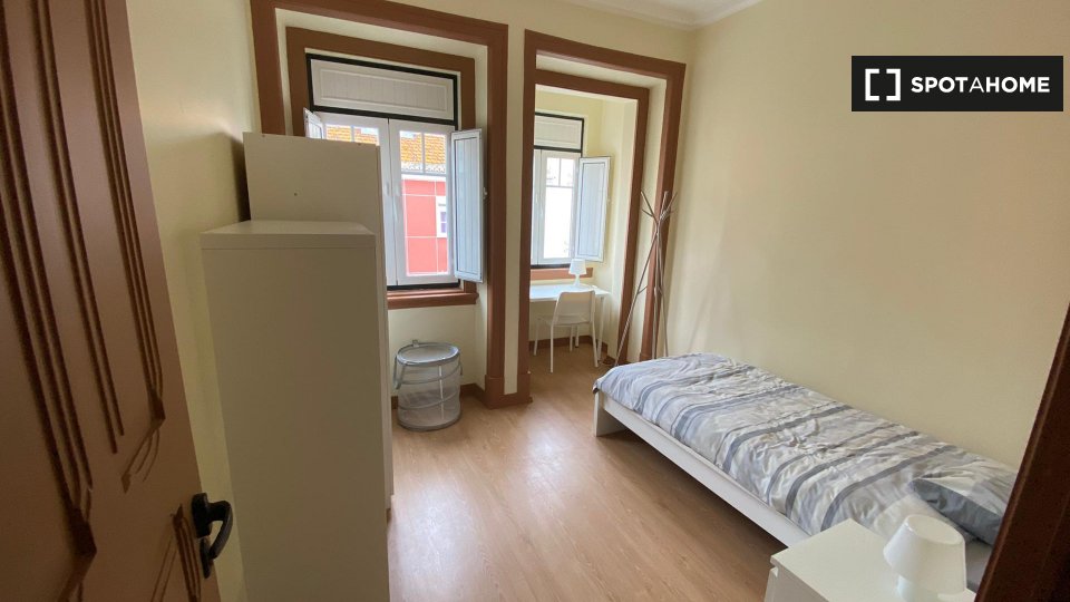 Double room Lisbon, 4 beds — photo 8