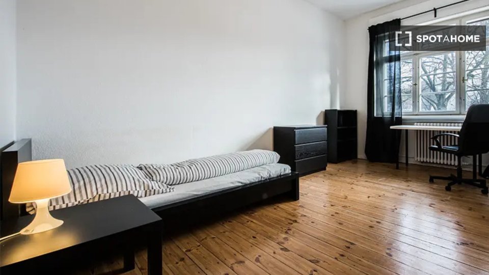 Double room Berlin, 6 beds, 132m² — photo 5