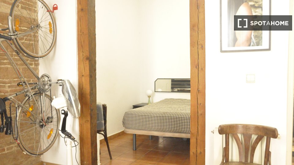 Double room Madrid, 2 beds — photo 9