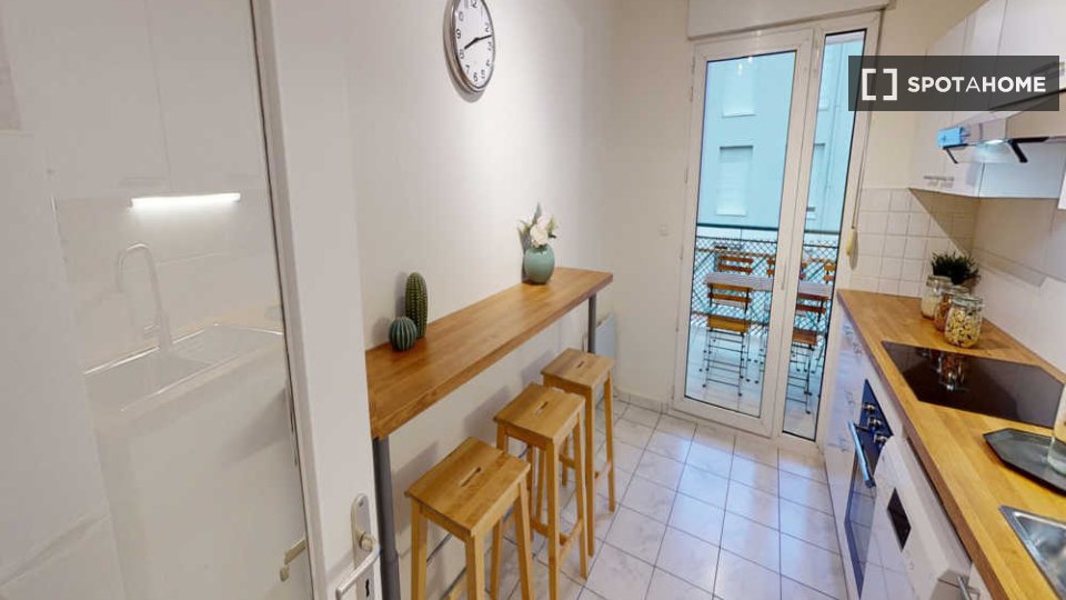 Double room Lyon, 3 beds, 70m² — photo 15