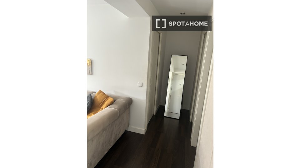 Double room Madrid, 2 beds, 75m² — photo 3