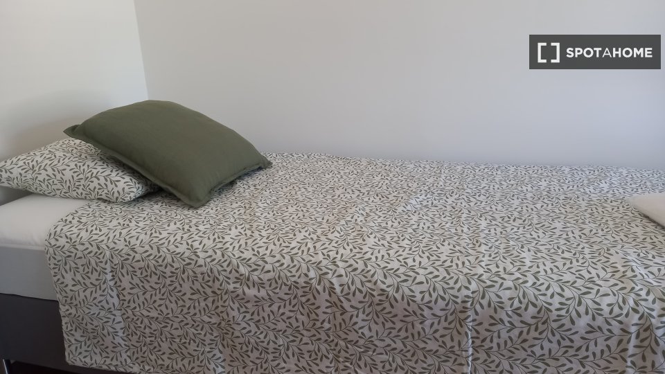 Double room Lisbon, 5 beds, 130m² — photo 2