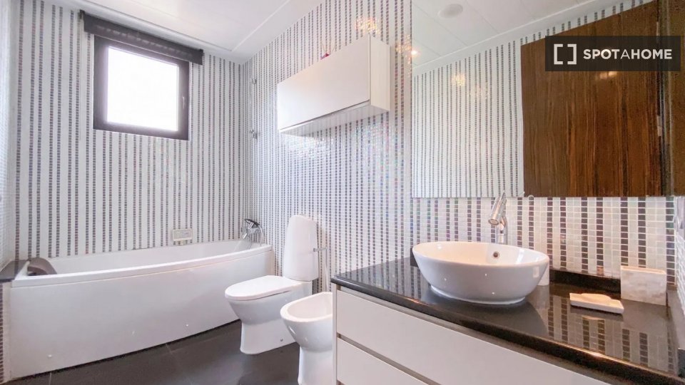 Apartment Valencia, 4 beds, 350m² — photo 9