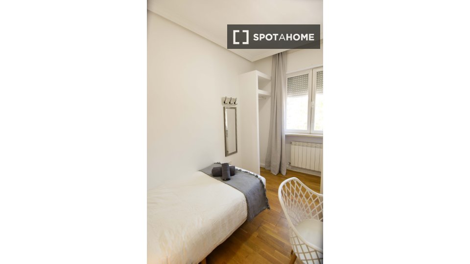 Double room Madrid, 11 beds, 503m² — photo 32