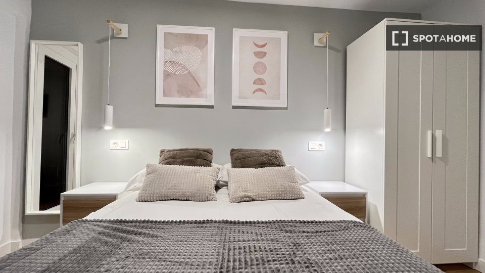 Double room Madrid, 8 beds — photo 13