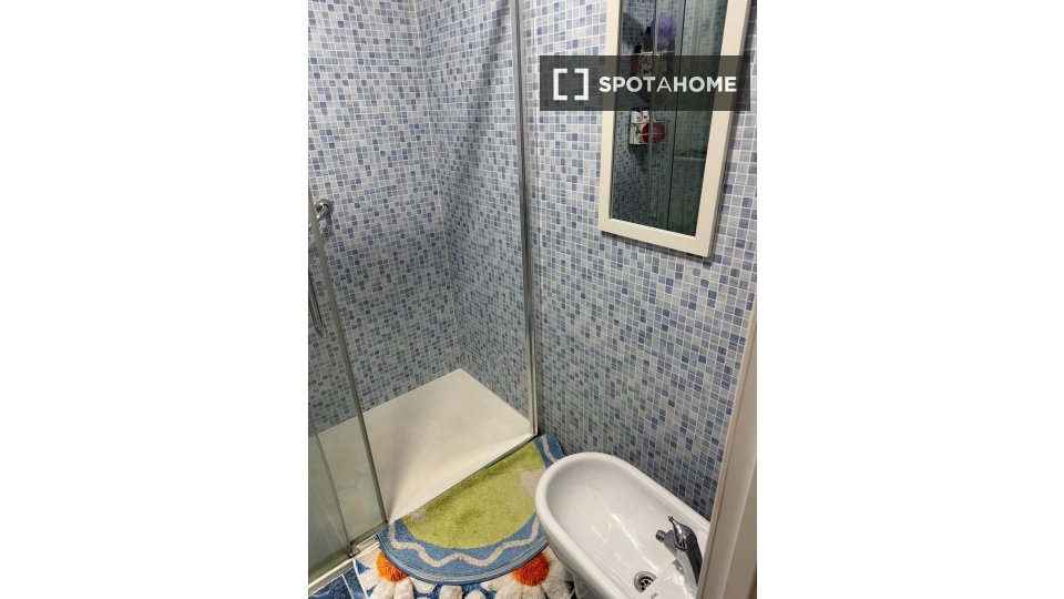 Double room Madrid, 5 beds — photo 9