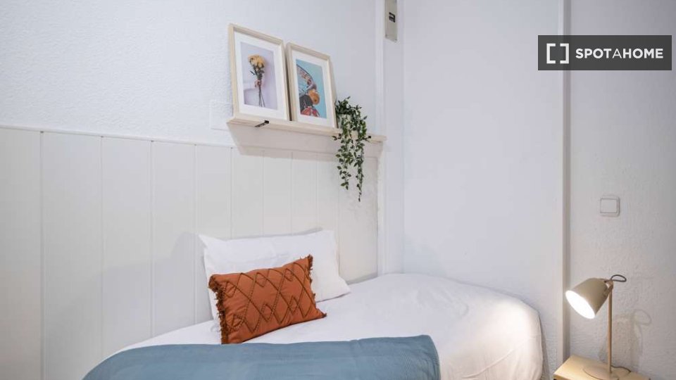 Double room Madrid, 25 beds — photo 38