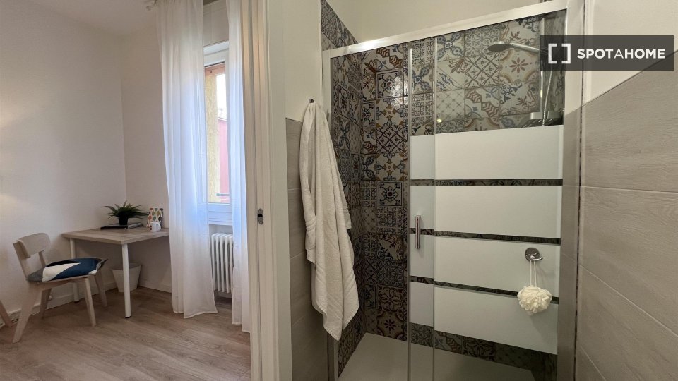 Double room Bologna, 3 beds — photo 19