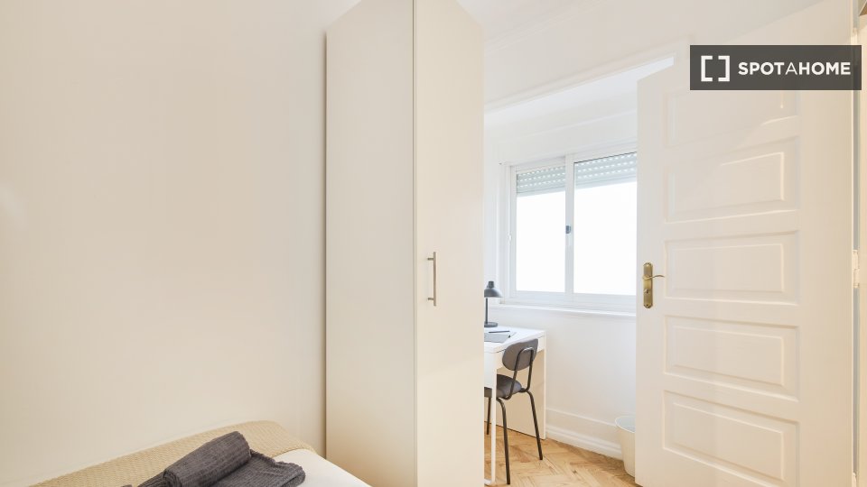 Double room Lisbon, 9 beds — photo 10