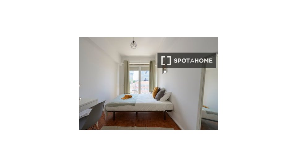 Double room Lisbon, 6 beds — photo 17