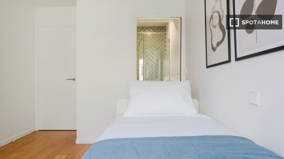 Apartment Paris, 2 beds, 59m² — photo 9