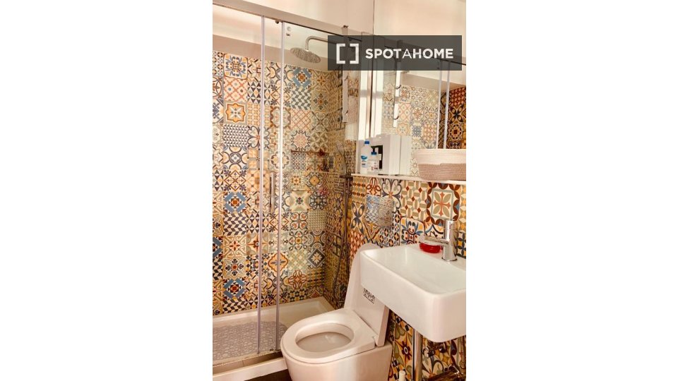 Apartment Lisbon, 2 beds, 54m² — photo 26