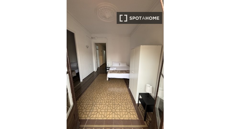 Double room Barcelona, 8 beds, 200m² — photo 1