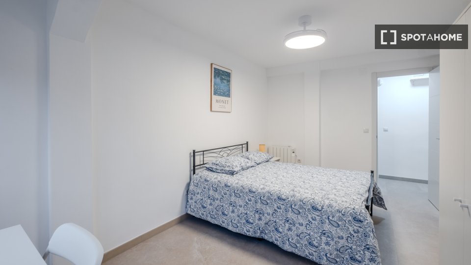 Double room Madrid, 3 beds — photo 20