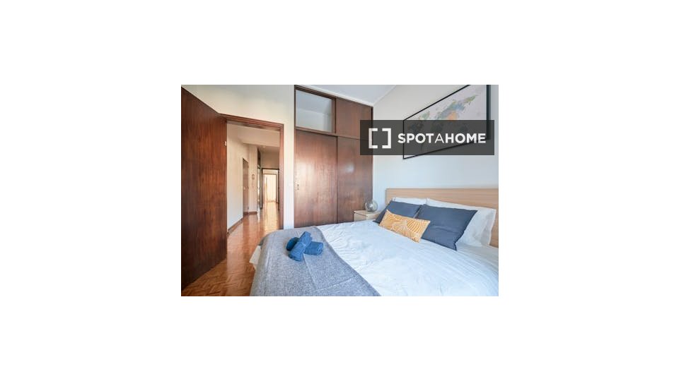 Double room Lisbon, 5 beds — photo 1
