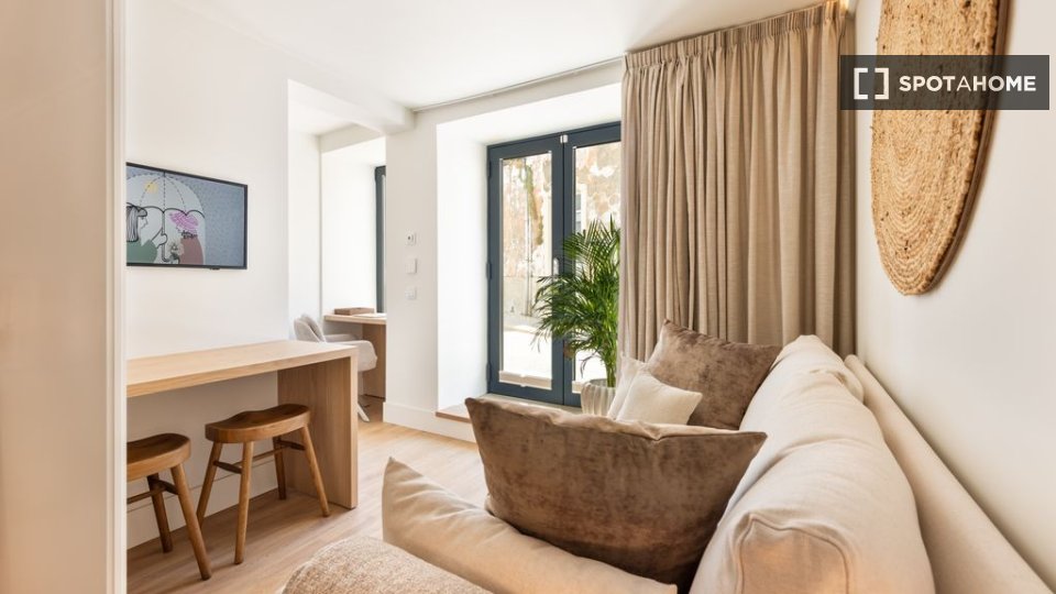 Apartment Lisbon, 1 bed — photo 11