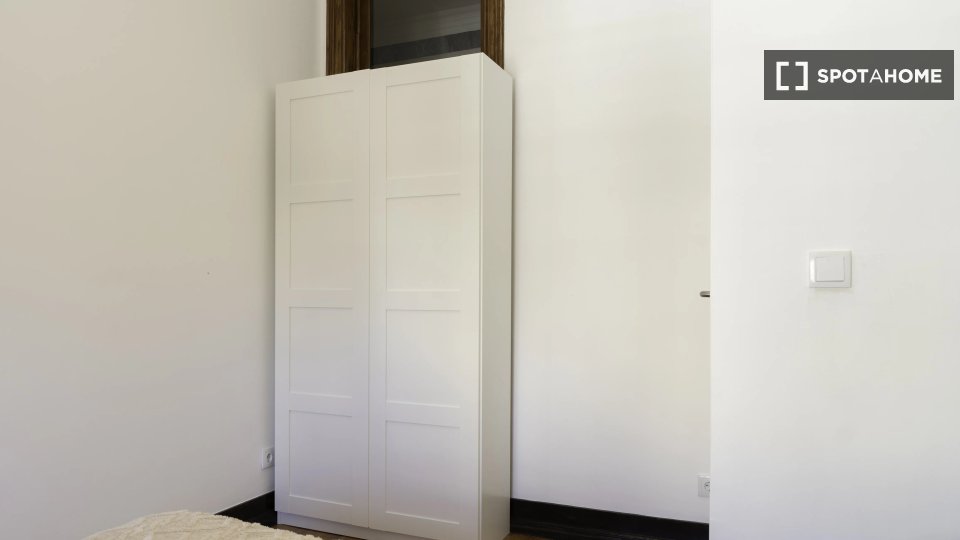 Double room Lisbon, 9 beds — photo 13