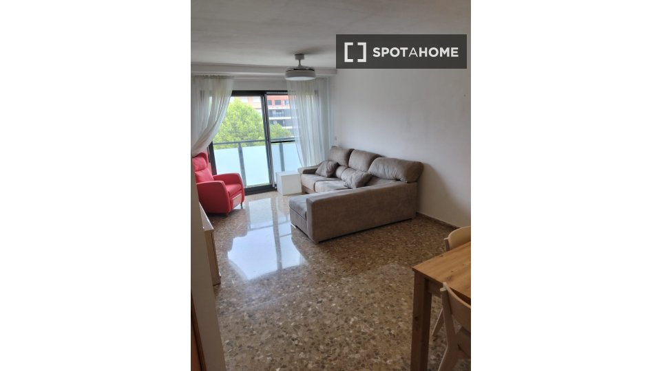 Double room Valencia, 3 beds, 100m² — photo 8