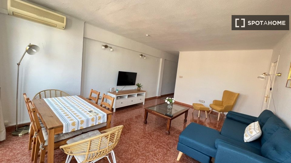 Double room Malaga, 3 beds, 89m² — photo 2