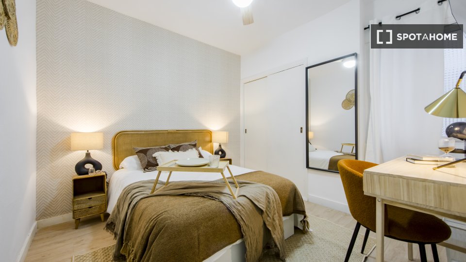Double room Madrid, 6 beds, 110m² — photo 8