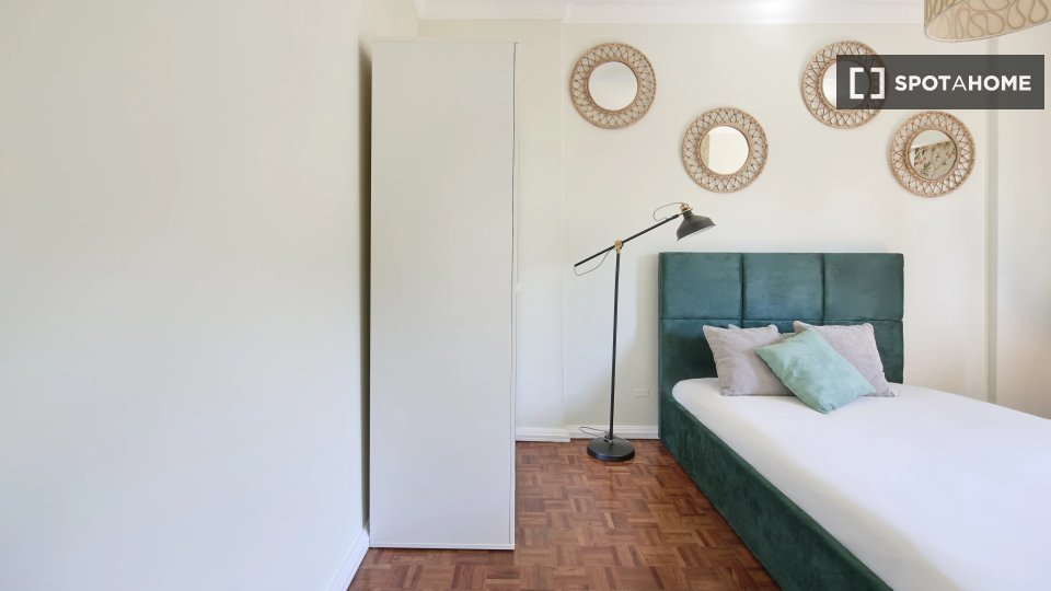 Double room Lisbon, 5 beds — photo 11