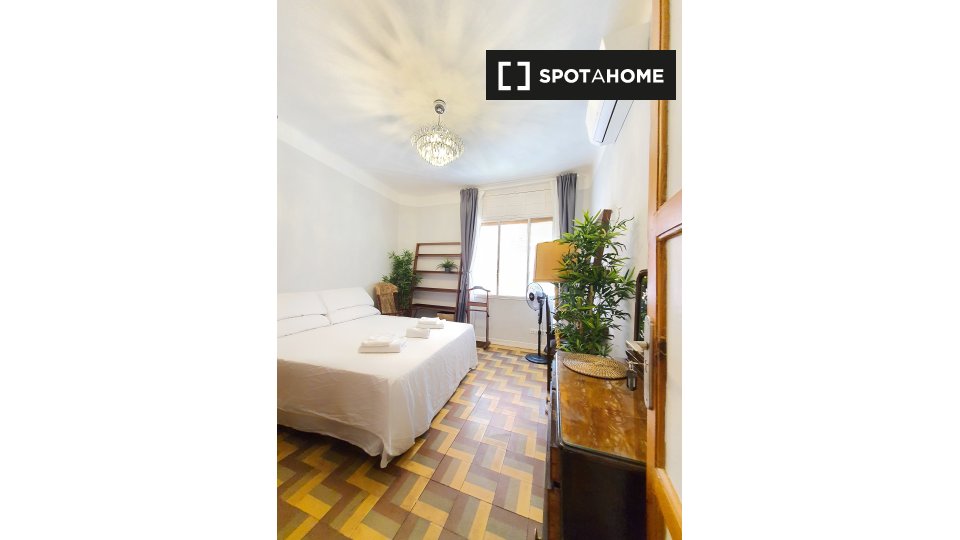 Double room Madrid, 5 beds, 120m² — photo 1