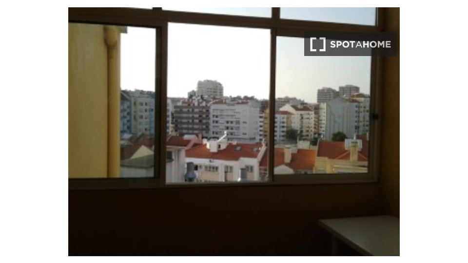 Double room Lisbon, 4 beds — photo 15