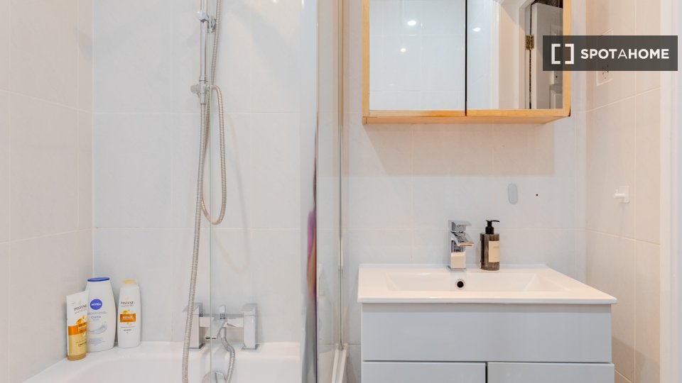 Apartment London, 2 beds — photo 14