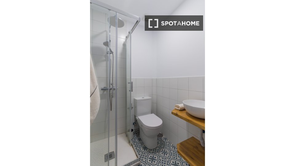 Double room Madrid, 10 beds, 380m² — photo 1