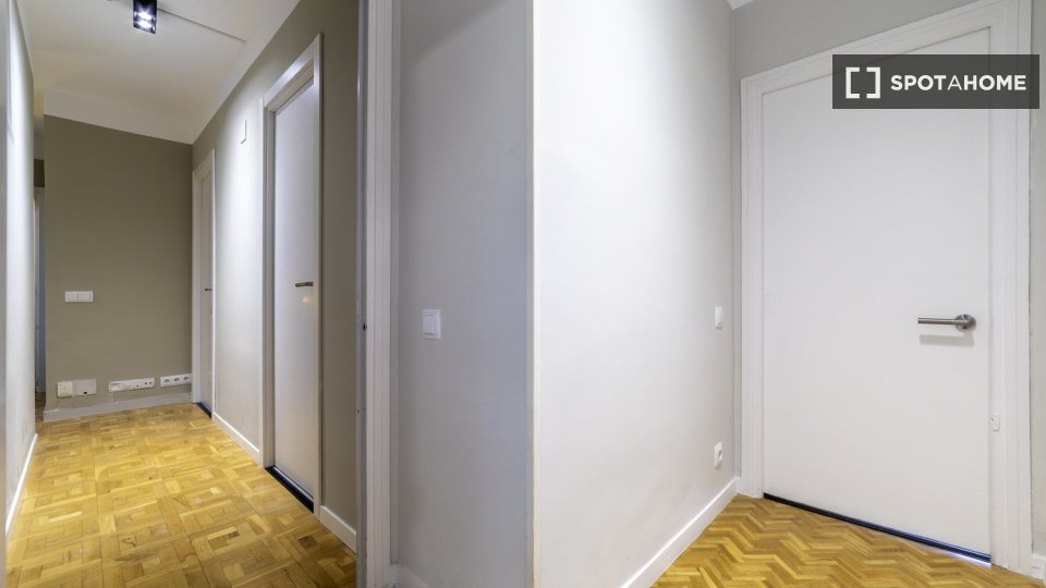 Double room Madrid, 7 beds, 157m² — photo 16