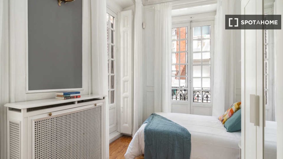 Double room Madrid, 7 beds — photo 22