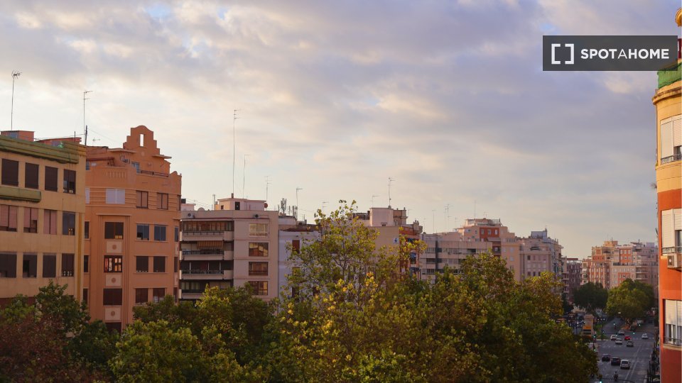 Double room Valencia, 3 beds, 110m² — photo 23