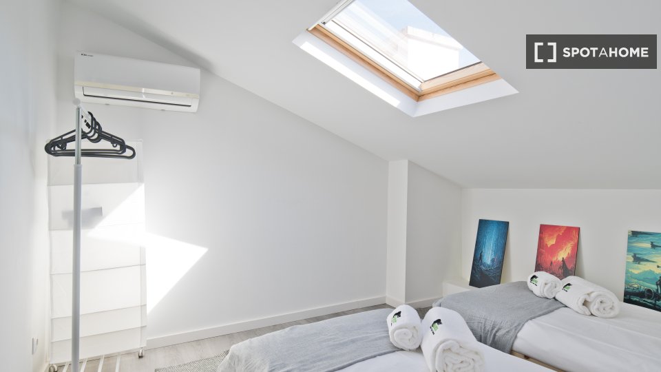 Apartment Lisbon, 2 beds, 45m² — photo 9
