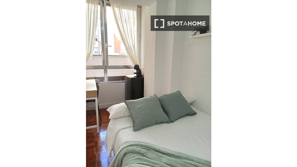 Double room Madrid, 5 beds — photo 17