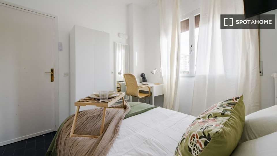 Double room Madrid, 8 beds, 150m² — photo 13
