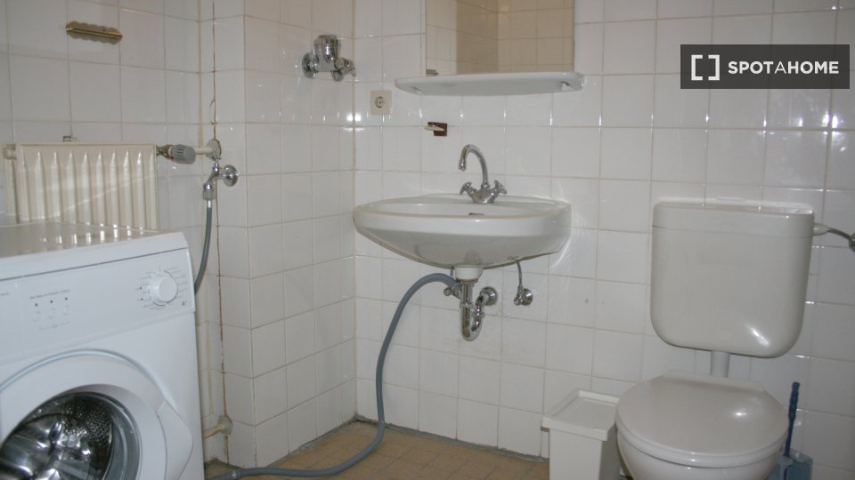 Double room Berlin, 4 beds, 81m² — photo 3