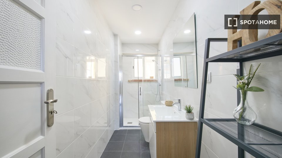 Double room Lisbon, 4 beds — photo 15