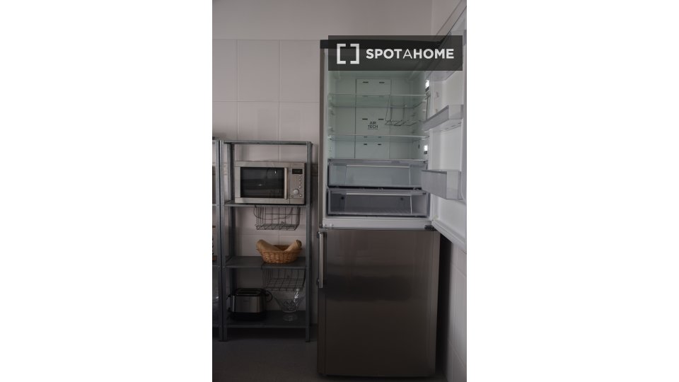 Apartment Lisbon, 2 beds, 100m² — photo 15