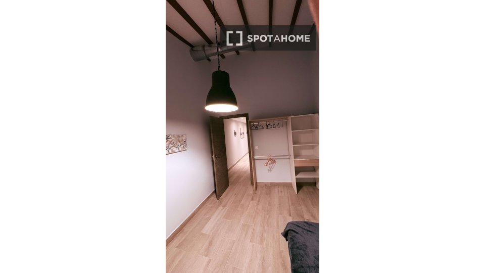 Double room Alicante, 4 beds, 90m² — photo 7