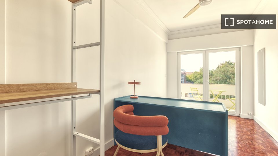 Double room Lisbon, 5 beds — photo 18