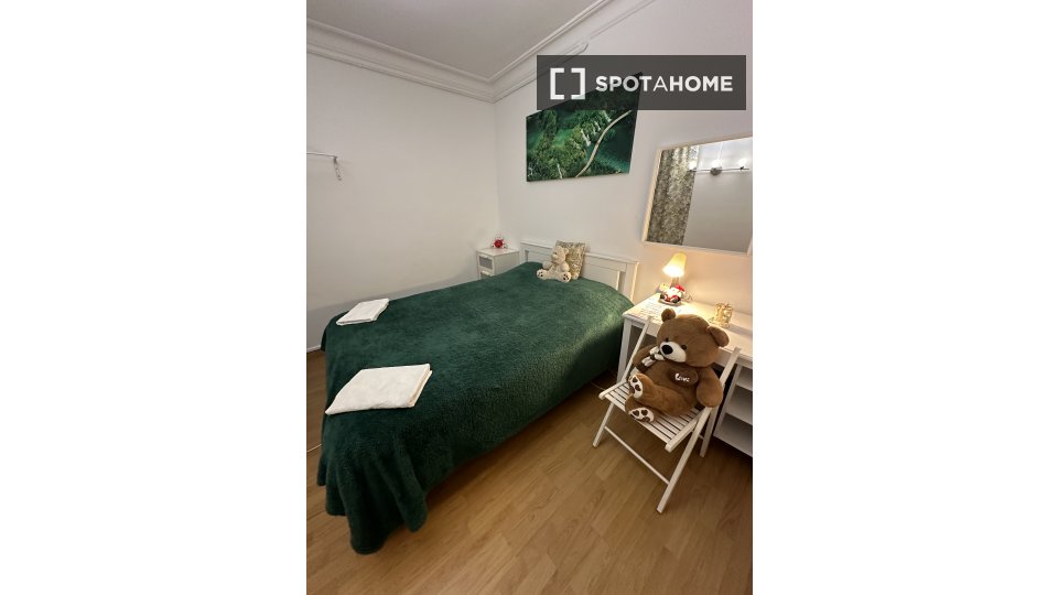 Double room Barcelona, 3 beds, 98m² — photo 10