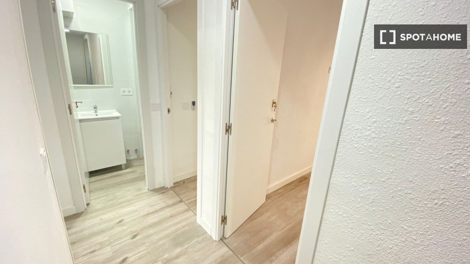 Double room Madrid, 4 beds — photo 11