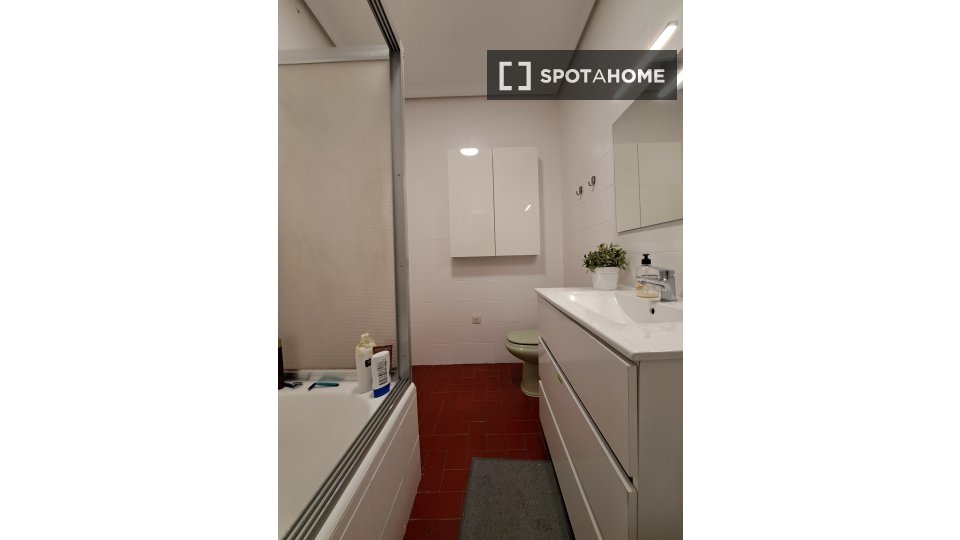 Double room Madrid, 12 beds, 185m² — photo 5