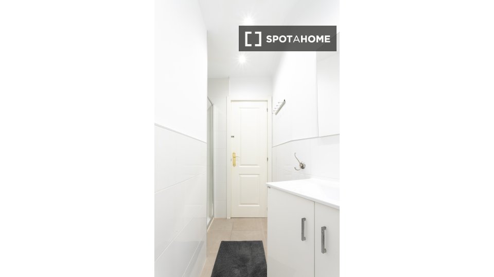 Double room Madrid, 5 beds — photo 9