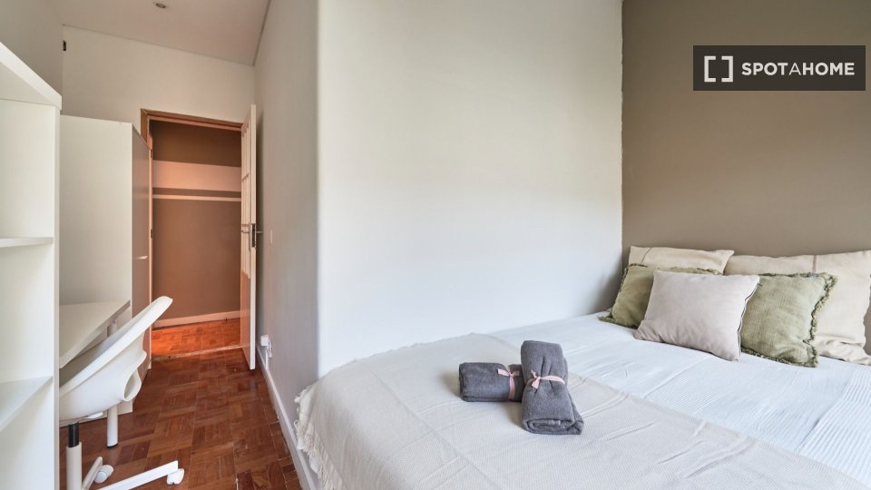Double room Lisbon, 10 beds — photo 42